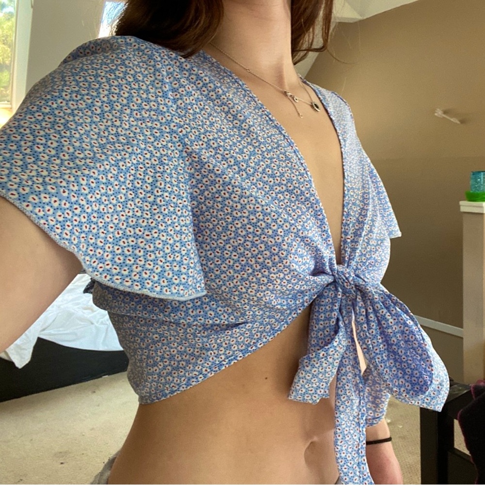 Blue flowly top